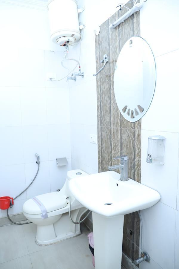 Airport Hotel Aerocity Inn Yeni Delhi Dış mekan fotoğraf